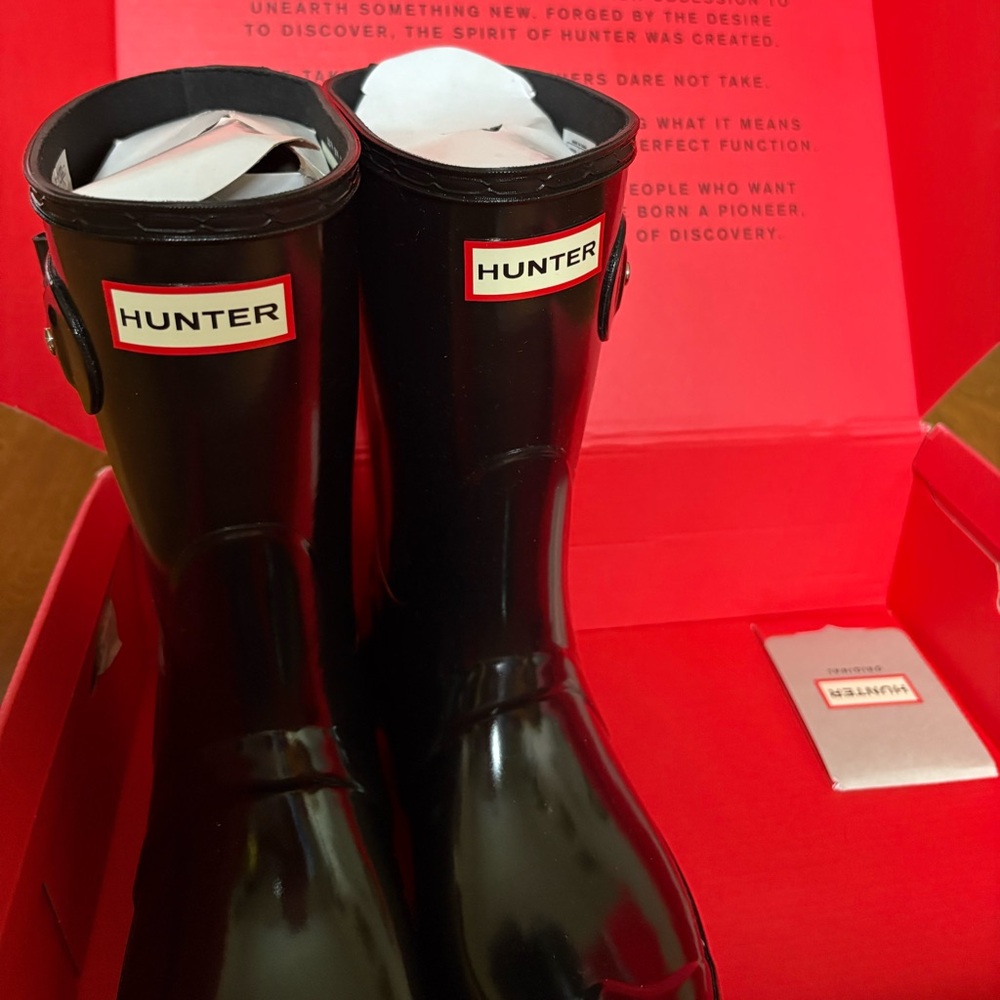 Brand New Hunter gloss boots